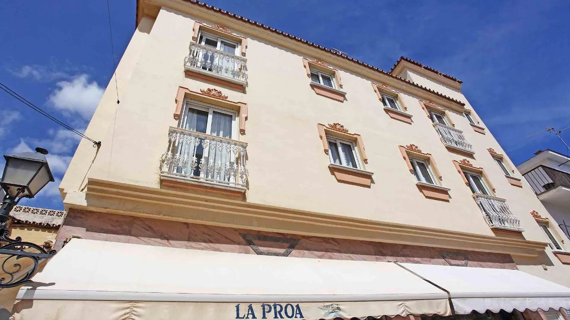 Apartamentos La Proa Torremolinos Spain